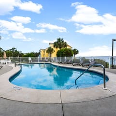 Bayfront Paradise-Steps to Sand, Pool, Kayaking