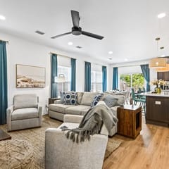 Modern Townhouse Near Dwntwn, 8 min to PNS-Beach