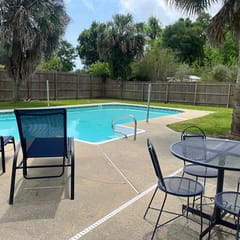 Family Getaway w-Pool, Park & Near Beaches