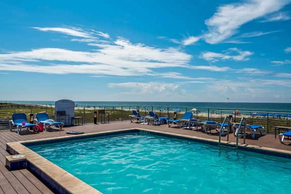 Emerald Shores Private Beach Club, Bar, Pool
