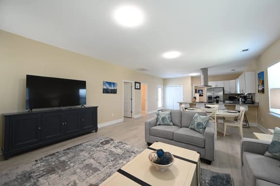 Cottage on 10th Cozy Retreat Near Downtown & Beach - Image 1