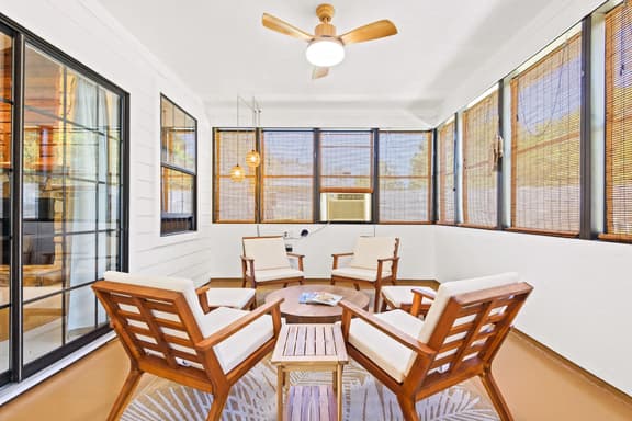 Peaceful Coastal Escape Near Nav Beach & Dining - Image 1