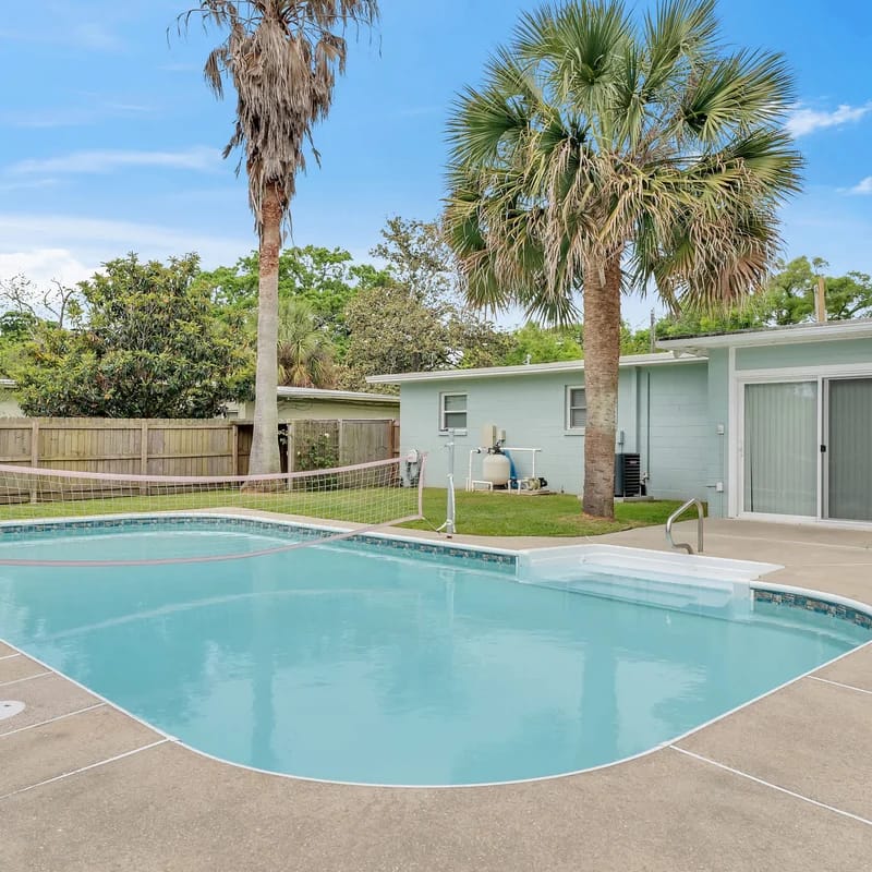 Family Getaway w-Pool, Park & Near Beaches